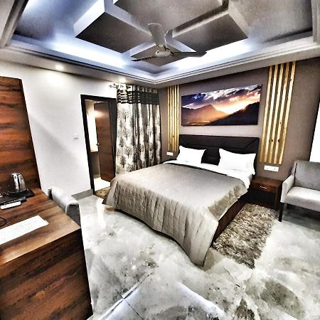 Hotel Aerocity Purple Orchid New Delhi Exterior photo