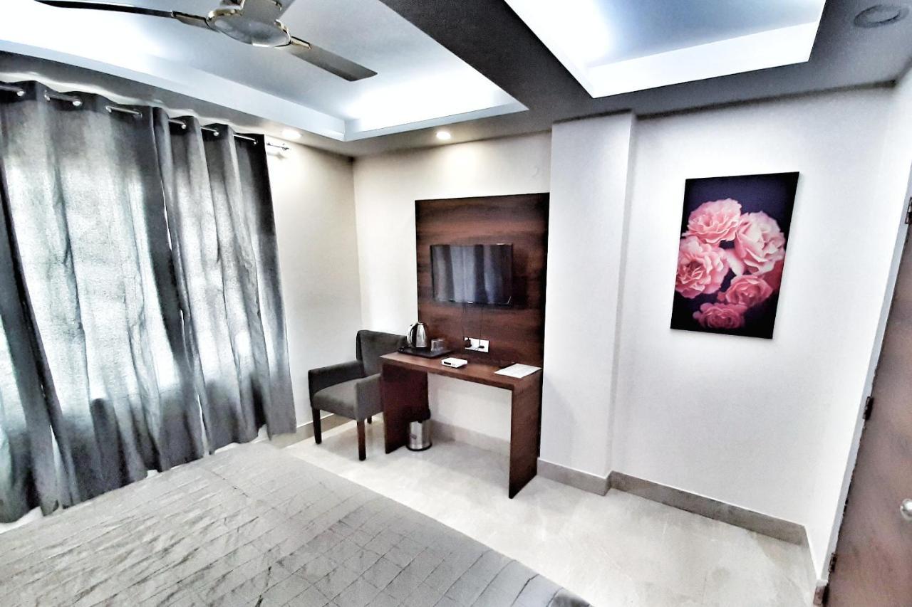 Hotel Aerocity Purple Orchid New Delhi Exterior photo