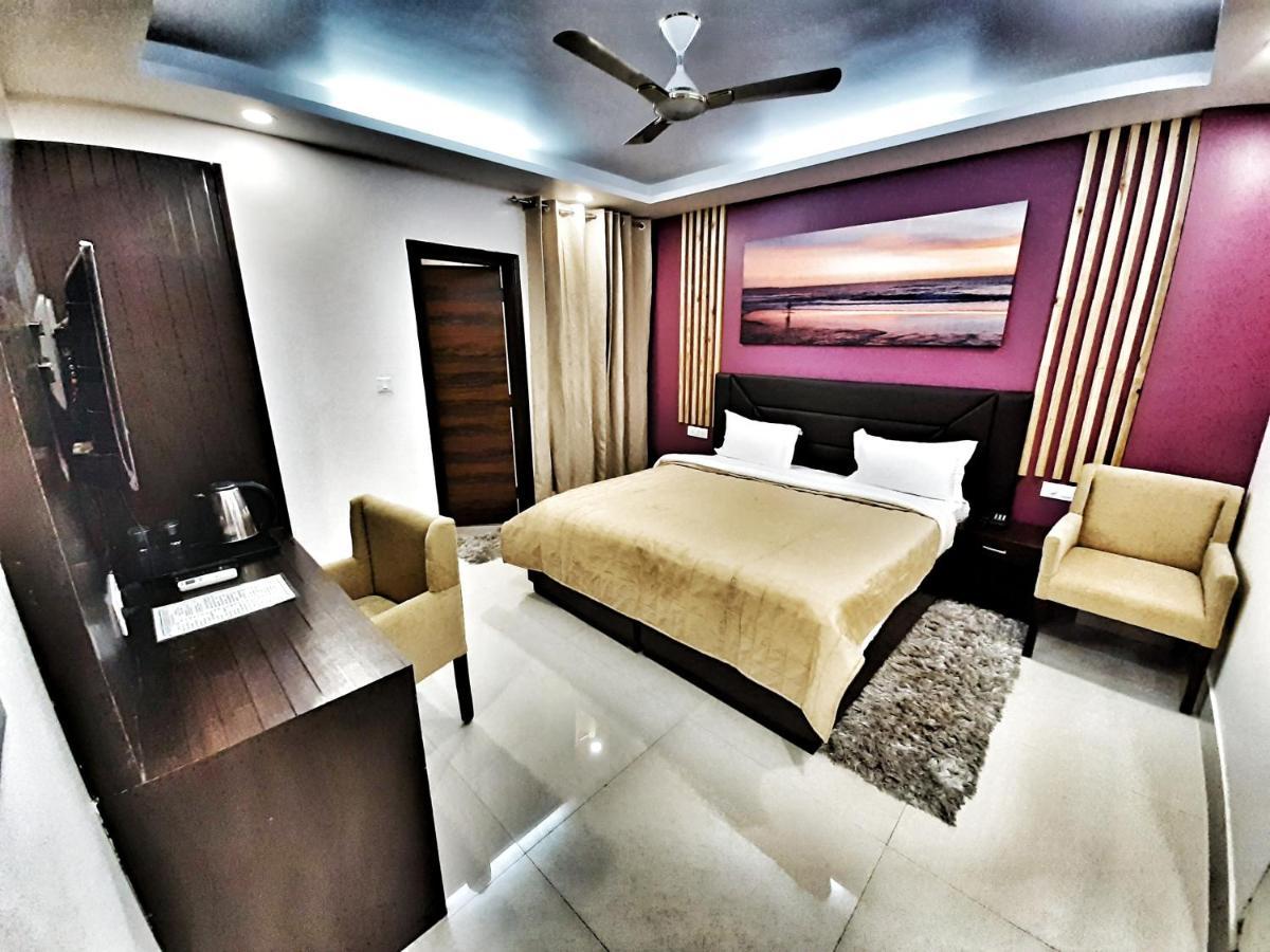 Hotel Aerocity Purple Orchid New Delhi Exterior photo
