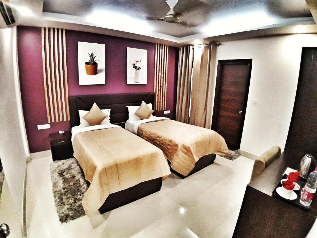 Hotel Aerocity Purple Orchid New Delhi Exterior photo