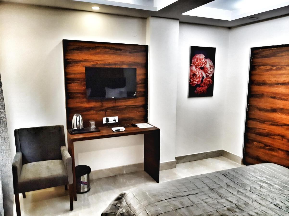 Hotel Aerocity Purple Orchid New Delhi Exterior photo